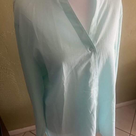 The Limited Green Fitted Mandarin Collar Blouse - Picture 3 of 5
